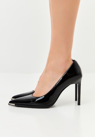 CESARE GASPARI Pumps in Schwarz