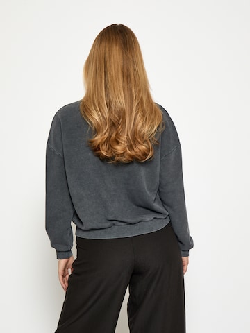 Felpa 'Liv' di Peppercorn in grigio