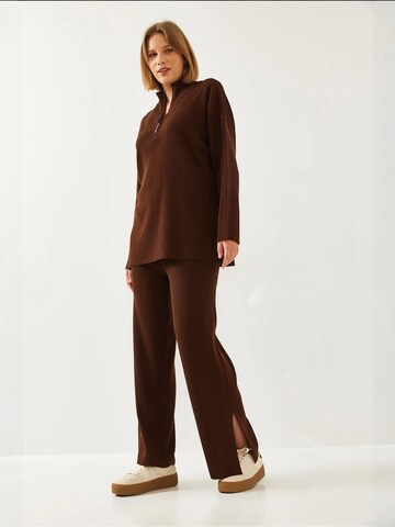 Completo pantalone di Bianco Lucci in marrone
