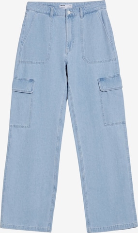 Bershka Wide leg Cargo jeans in Blue: front