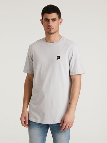 CHASIN' T-Shirt 'Bro' in Grau: Vorderseite