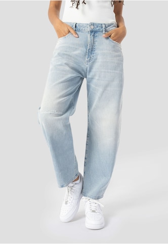 Regular Jean 'Yoana' Elias Rumelis en bleu : devant