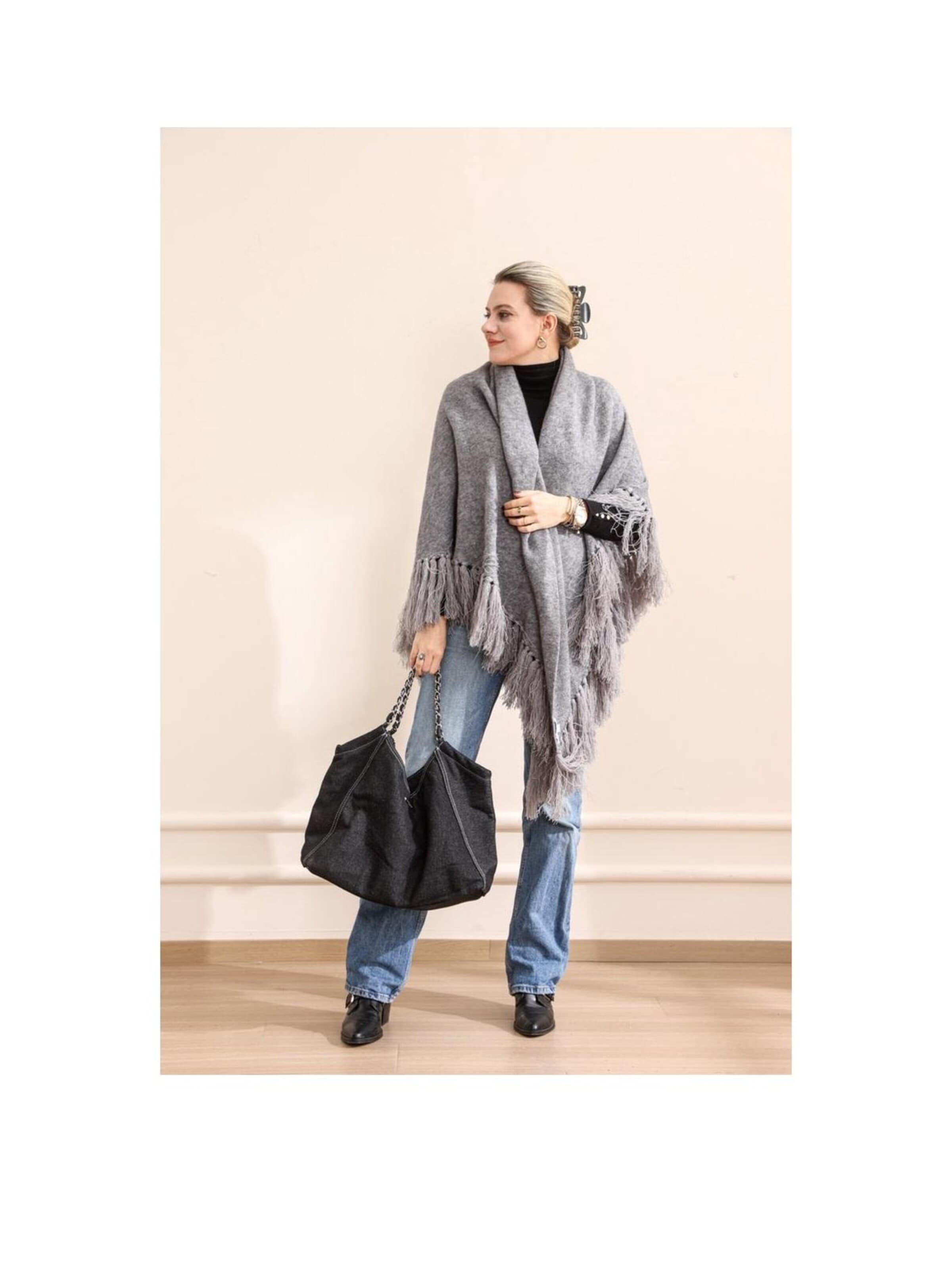 Foulards oversize 'Knitwear poncho' Emilie collection en gris