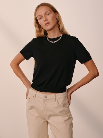 ABOUT YOU x Marie von Behrens Shirt 'Juna' in Zwart: voorkant