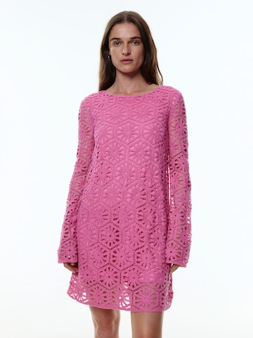 EDITED Плетена рокля 'Ostara' в розово: отпред