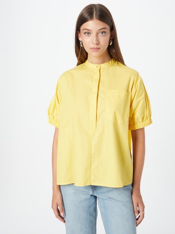 OVS - Blusa em amarelo: frente