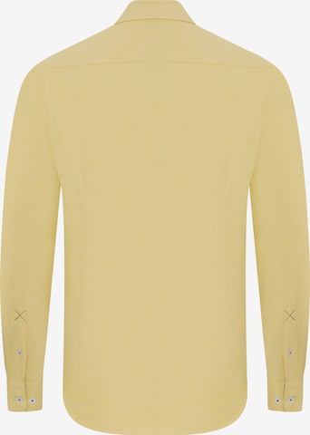 DENIM CULTURE - Ajuste regular Camisa 'Matthew' en amarillo