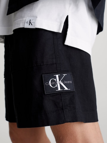 Calvin Klein Jeans Loosefit Shorts in Schwarz