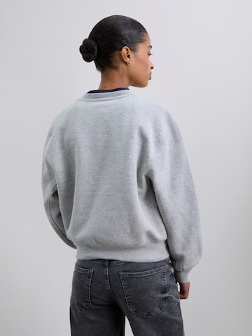 Bluză de molton 'Embcollege' de la Scalpers pe gri