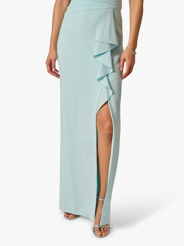 Adrianna Papell Avondjurk 'Petite Side Ruffle Crepe Column Gown' in Blauw