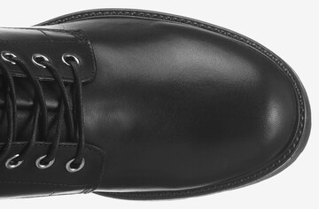 VAGABOND SHOEMAKERS Šněrovací kozačky 'Kenova' – černá