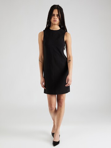 Robe fourreau Calvin Klein en noir : devant