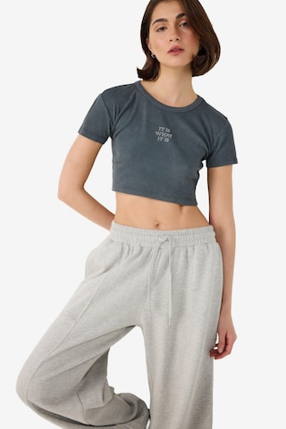 No Matter What Shirt in Grijs: voorkant