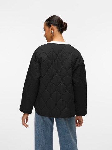 VERO MODA Демисезонная куртка в Черный