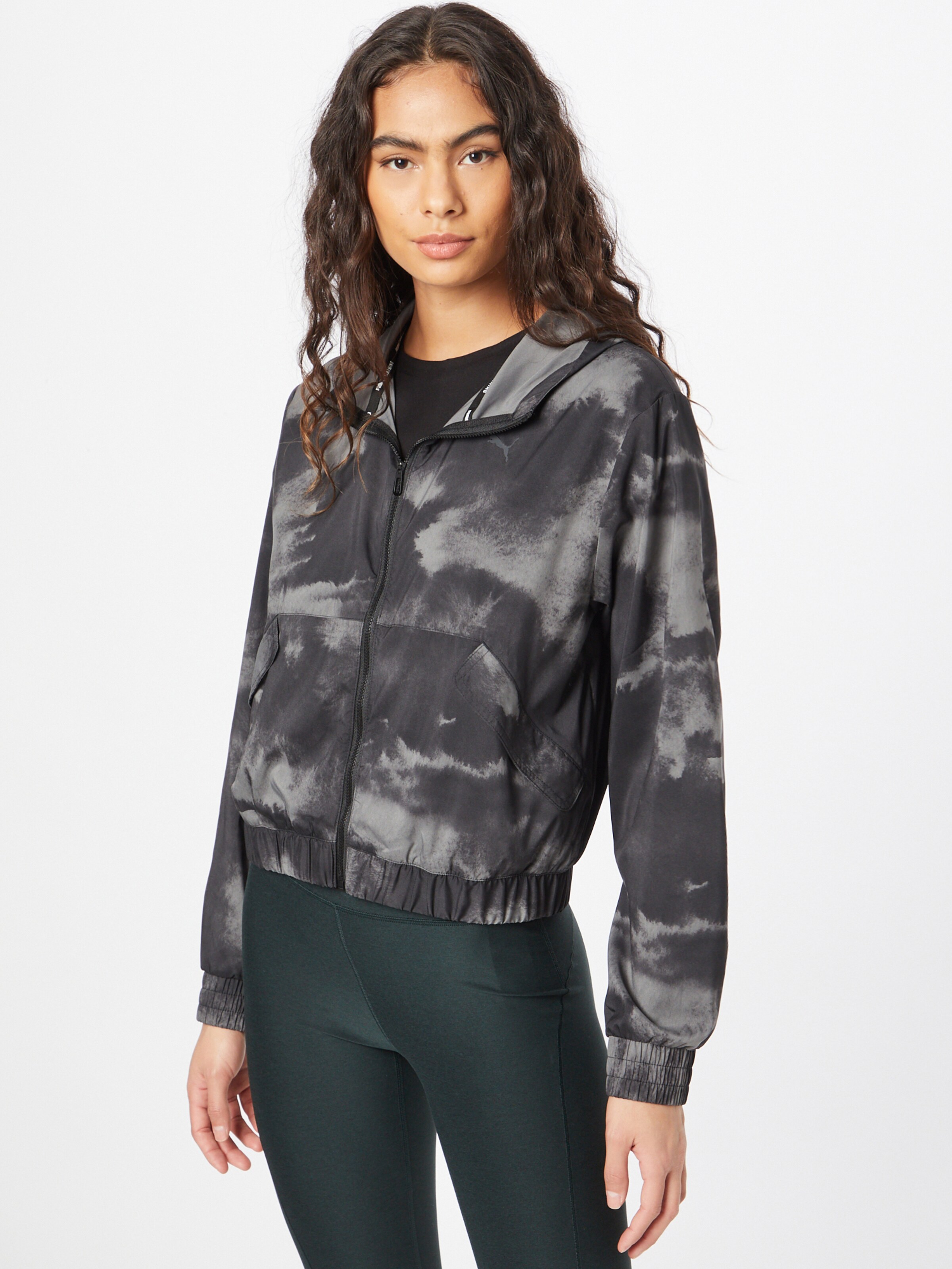 Frauen Sportbekleidung PUMA Sportjacke in Schwarz - QZ47700 Frauen Sportbekleidung PUMA Sportjacke in Schwarz - QZ47700