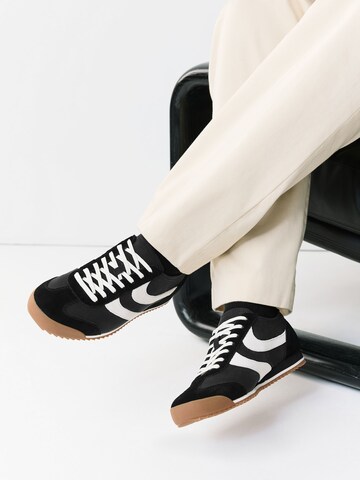 Next Sneaker in Schwarz