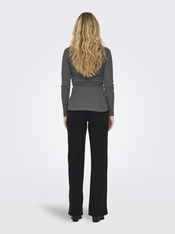 Only Maternity Top in Grijs