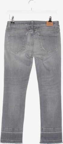Closed Jeans in 27 in Grey
