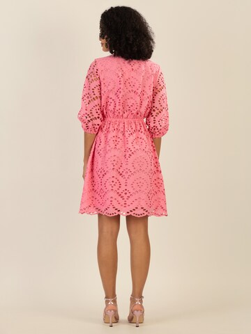 mint & mia Kleid mit Lochspitze in Pink