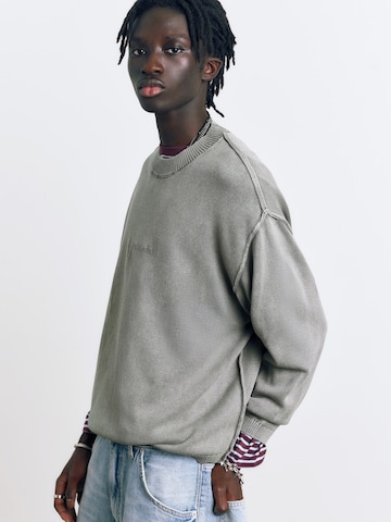 Pull-over 'STWD' Pull&Bear en gris : devant