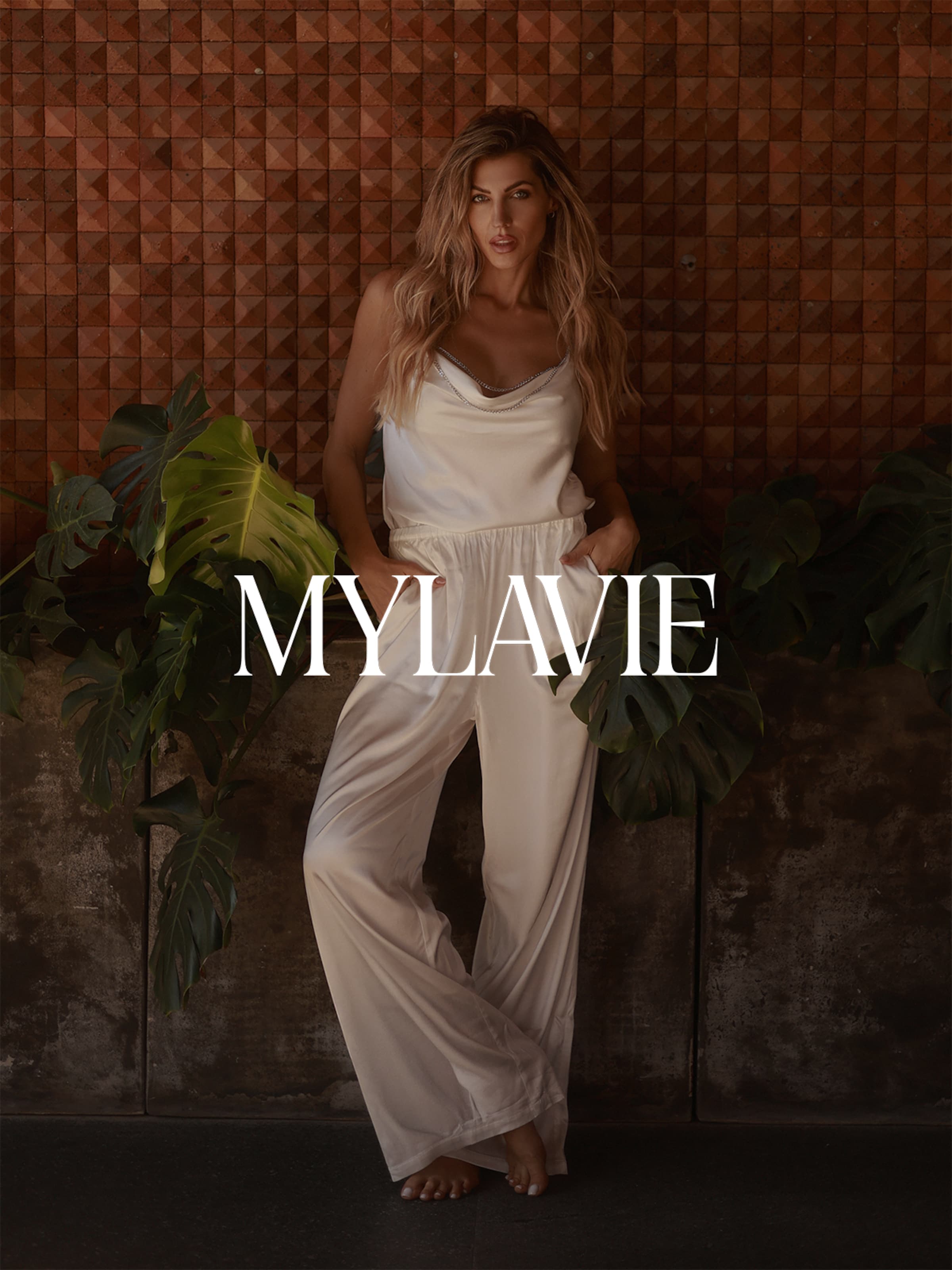 MYLAVIE by Sarah Harrison Футболка в Белый