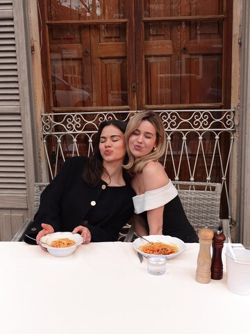Top de la millane pe bej