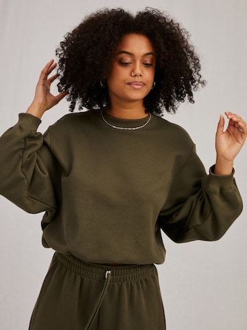 A LOT LESS Sweatshirt 'Haven' in Groen