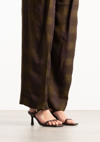 SACHA Sandaal in Bruin: voorkant