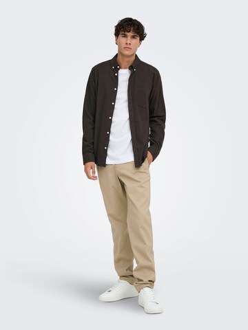 Coupe slim Chemise 'NIKO ' Only & Sons en marron