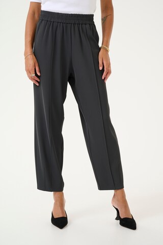 Effilé Pantalon 'Signa' Kaffe en noir : devant