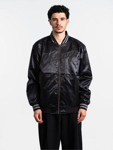 Mitchell & Ness Between-Season Jacket in Black