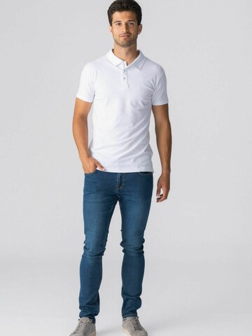 Coupe regular Chemise ' Muscle Polo ' TEESHOPPEN en blanc