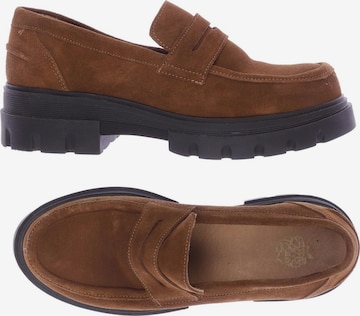 Apple of Eden Flats & Loafers in 40 in Brown: front