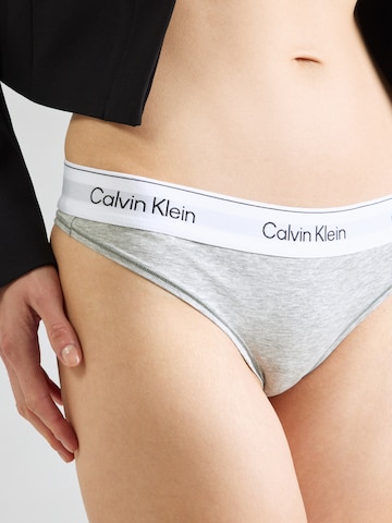 String Calvin Klein Underwear en gris : devant