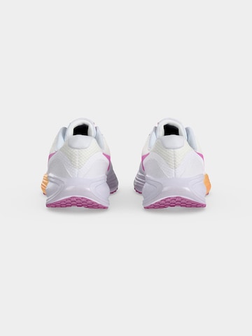 NIKE Juoksukengät 'Revolution 8' värissä valkoinen