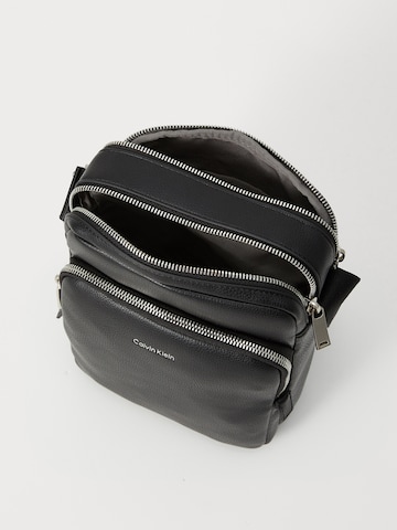 melns Calvin Klein Pleca soma