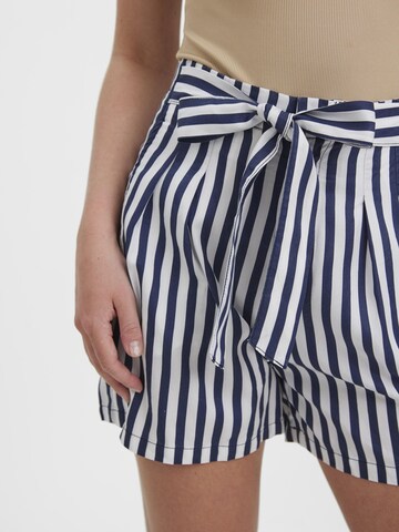 VERO MODA Ohlapna forma Hlače z naborki | modra barva