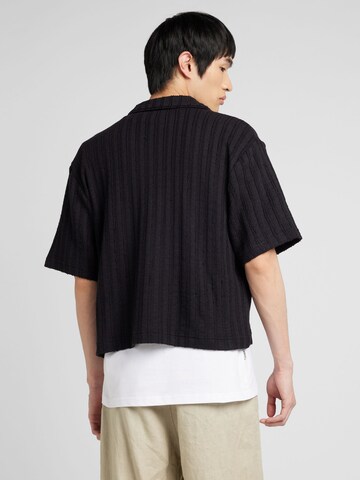 WEEKDAY Comfort fit Srajca | črna barva