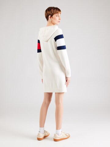 Tommy Jeans Трикотажное платье в Белый