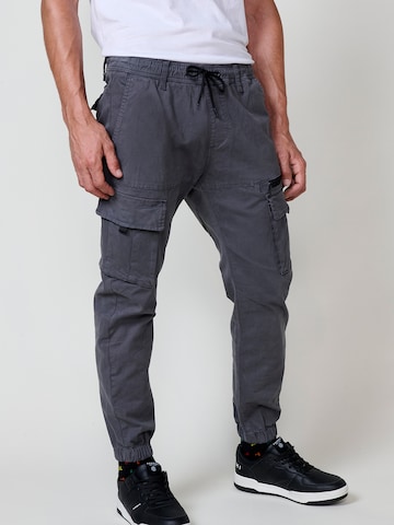 KOROSHI Tapered Cargobroek in Grijs: voorkant