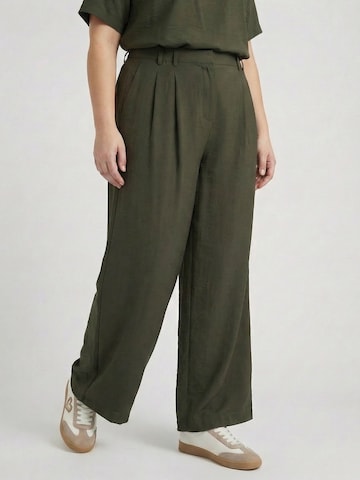 Guido Maria Kretschmer Curvy Loosefit Laskoshousut 'Finja' värissä vihreä: etupuoli