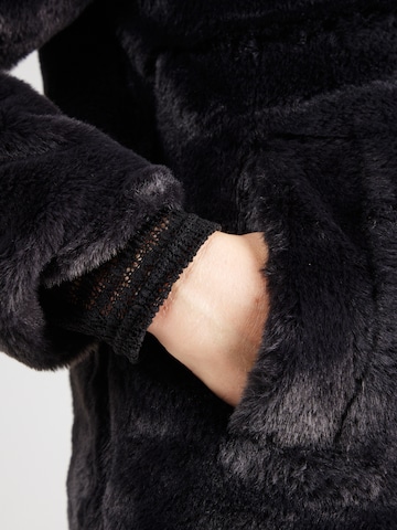 JDY Jacke in Schwarz
