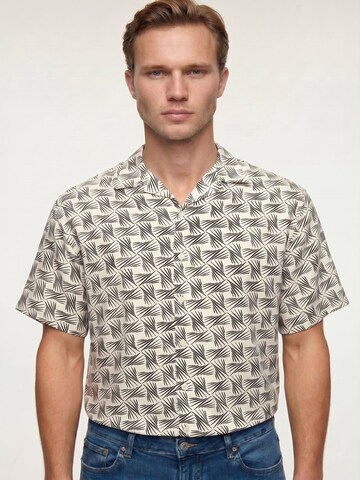 D’S Damat Comfort fit Button Up Shirt in White