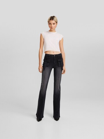 évasé Jeans cargo Bershka en noir