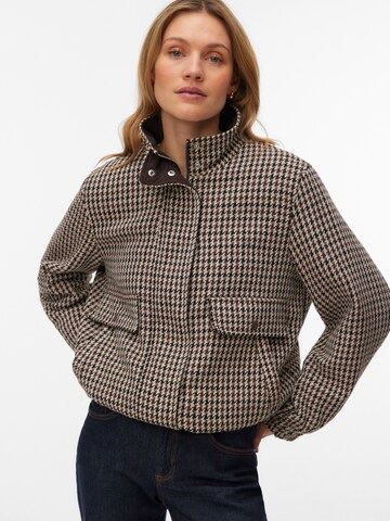 Geacă de primăvară-toamnă 'VMCHERYL' de la VERO MODA pe maro: față