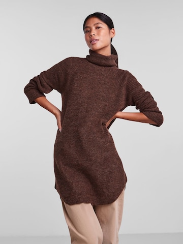 PIECES - Pullover 'Ellen' em castanho: frente