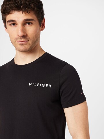 TOMMY HILFIGER T-shirt i svart