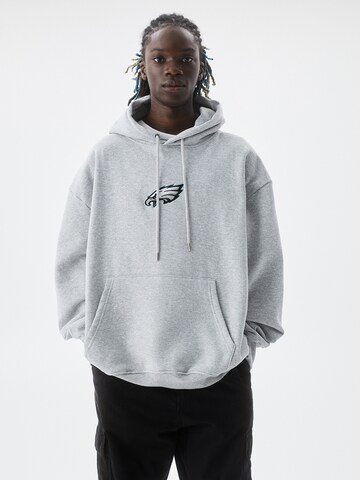 Pull&Bear Sweatshirt in Grijs: voorkant