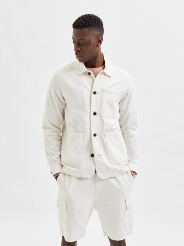 SELECTED HOMME Between-Season Jacket in White: front