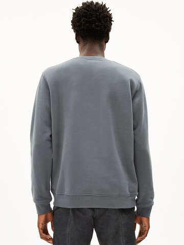 ARMEDANGELS Sweatshirt in Grey